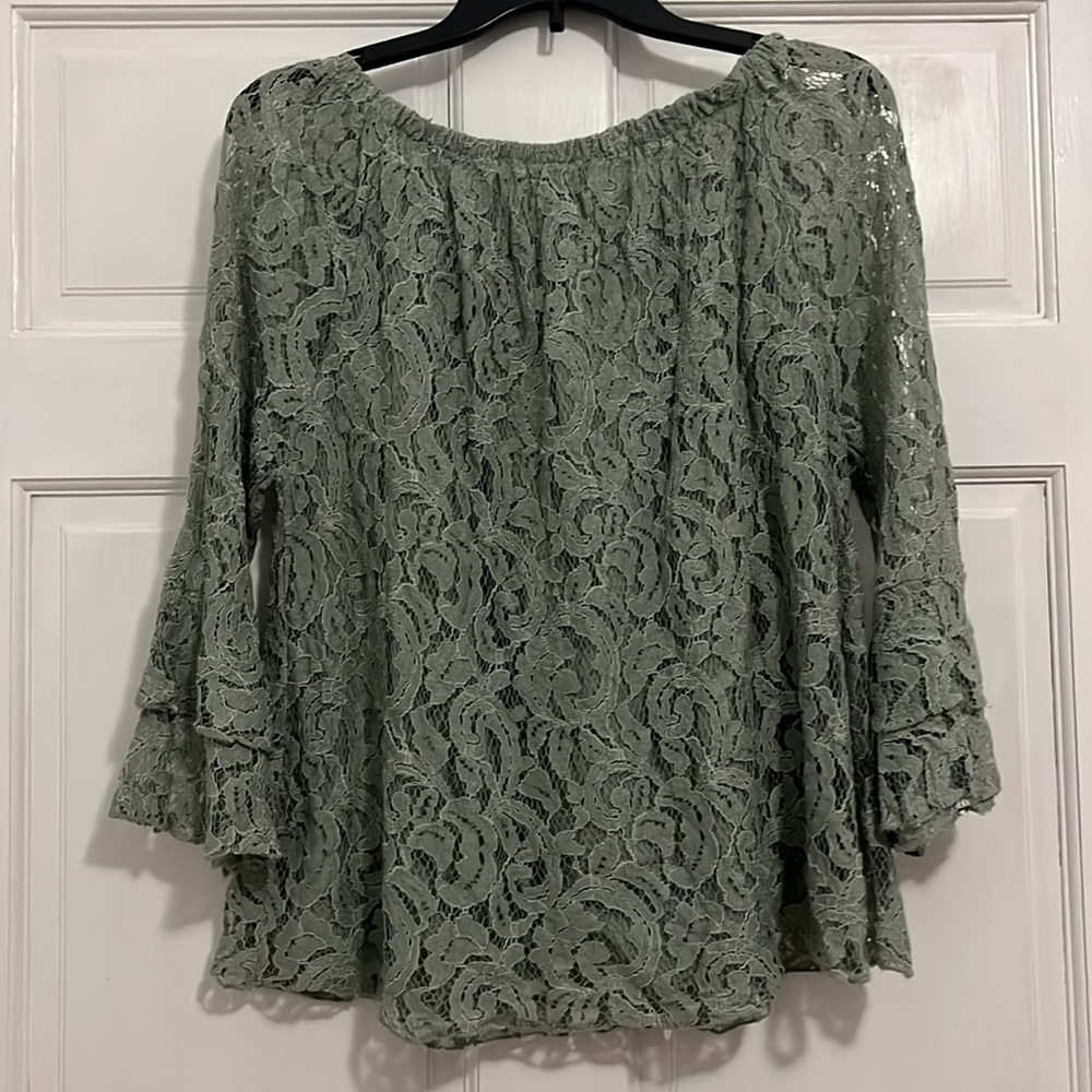 blouse - Picture 3 of 4